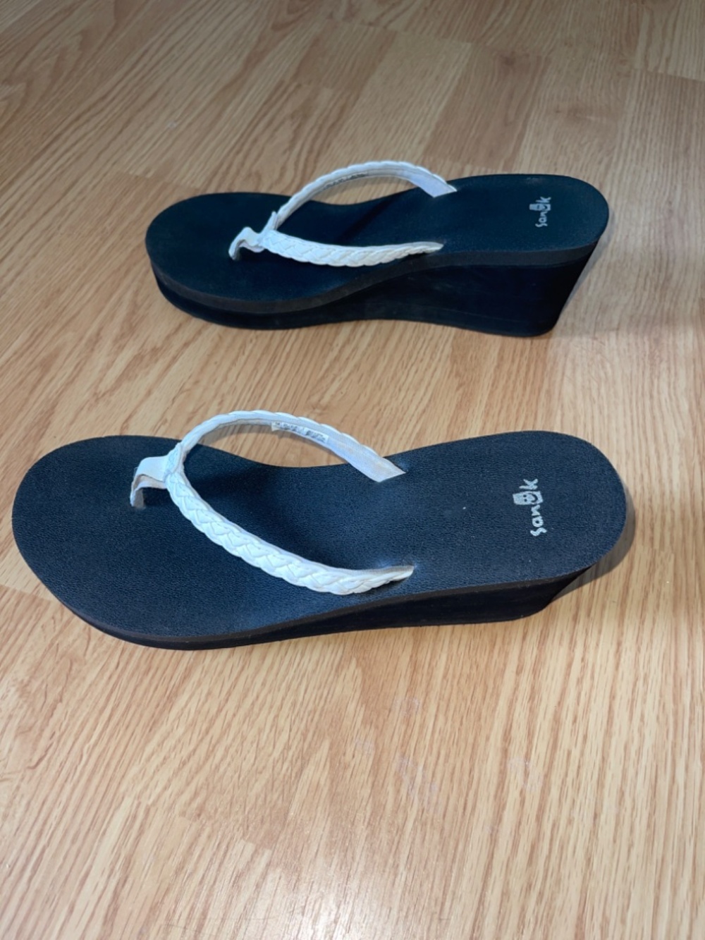 Sanuk Black Wedge w/ With Leather Braid Strap Slip On Thong Toe Sandals Size 8 - Picture 4 of 9
